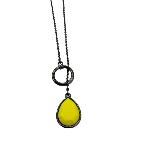 Vintage Antique Tone 26" Lariat Necklace with Yellow Acrylic Tear Drop Charm - Picture 2 of 6